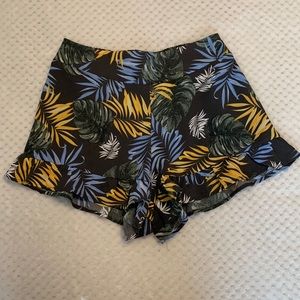 SADIE & SAGE Tropical Leaf Print Ruffle Shorts